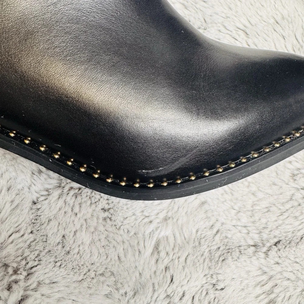 Deltan, women's Sz 9 black‎ leather zip-up studded heeled ankle boots